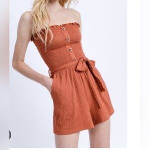 Chic Strapless Buttoned Romper